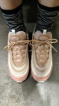 你脚上的鞋子免费观看,揭秘脚上鞋子背后的故事